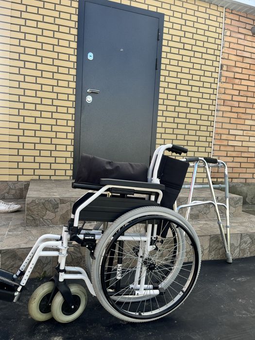 продам коляску и ходунки