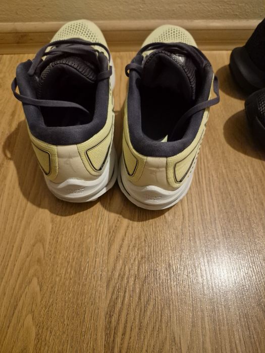 Vand adidasi Mizuno wave