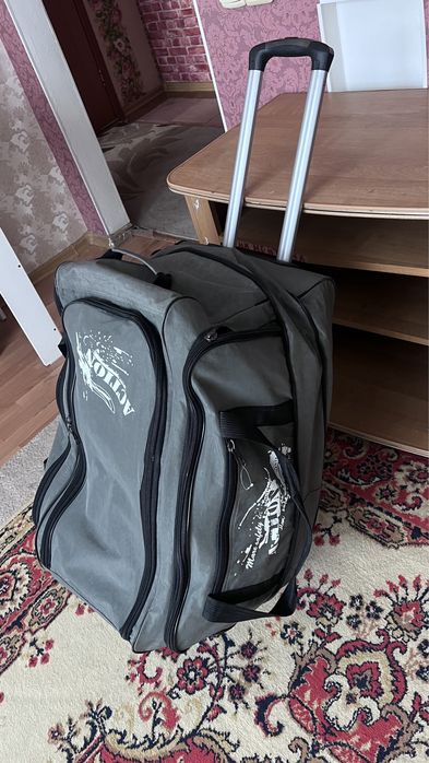 Сумка-чемодан вместительный