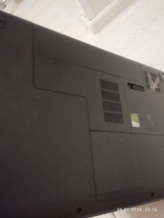 Продам не рабочий ноутбук Compaq