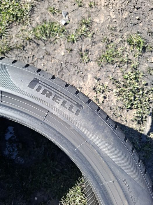 Vand 2 anvelope 255 40 18 pirlei bune de vara dot  2021