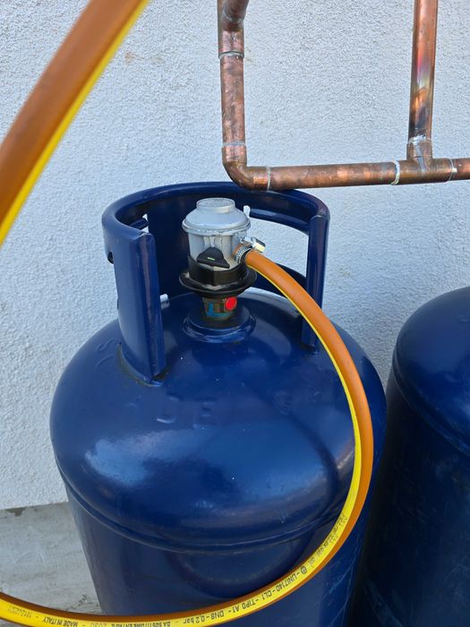 Vând două butelii GPL 80 de litri cu centralina si regulatoare.