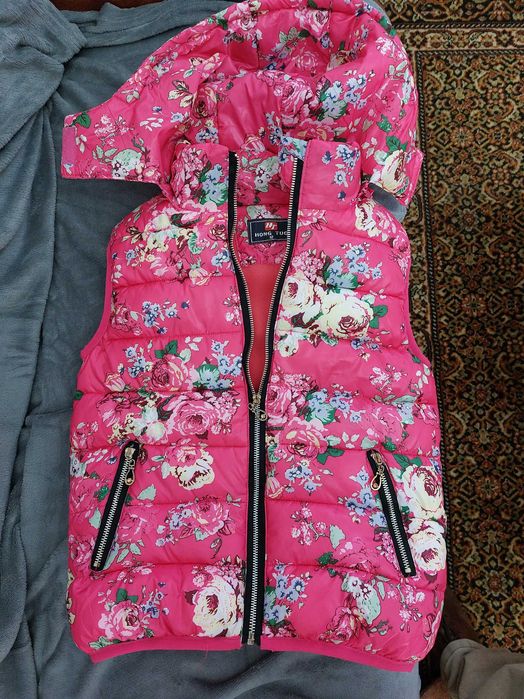 Vand paltoane si veste groase de fete suuuper