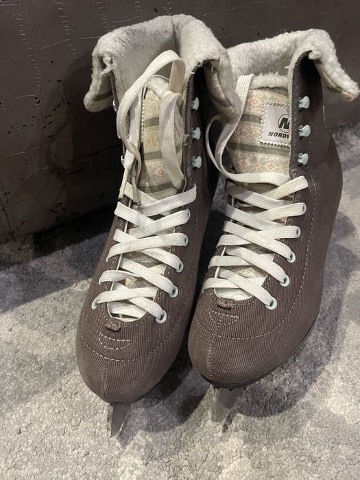 Фигурные коньки для девочки