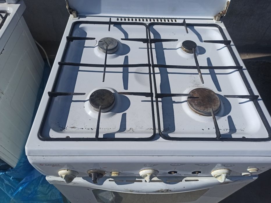 Газ плита сотилади б/у