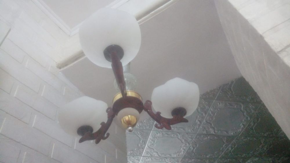 Люстру срочно продам