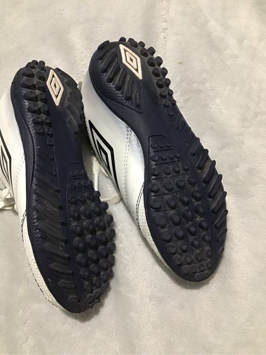 Обувки за футбол Umbro
