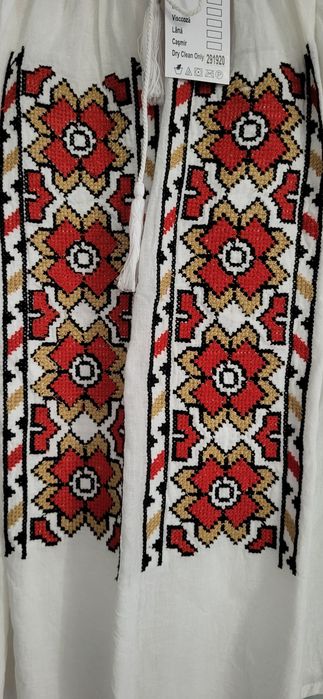 Bluza cu motive traditionale