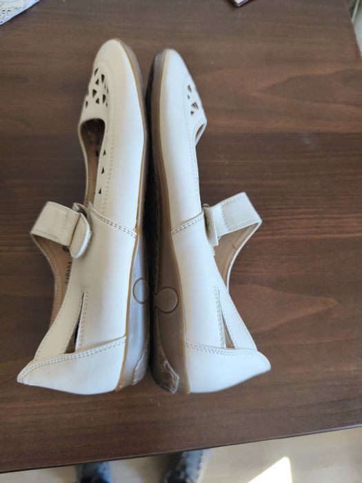Pantofi piele crem
