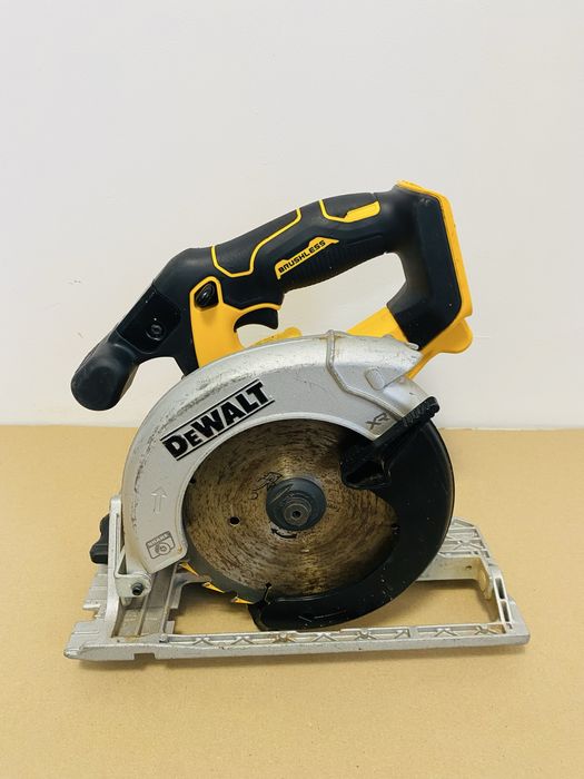 Circular Dewalt DCS565