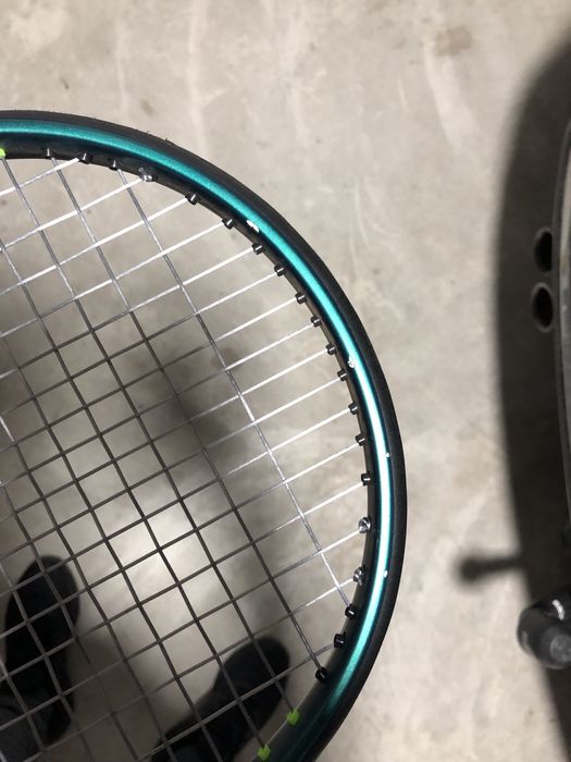 Vand racheta wilson blade v9 cap 100 maner 3 corzi 16x19