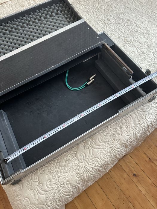 Твърд кейс за конзола в отлично състояние