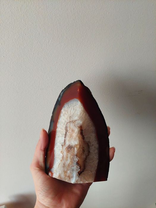 Масивна част от геода - ахат с кварц