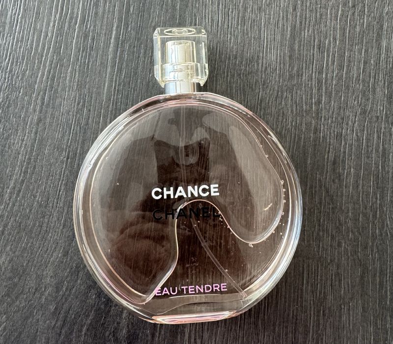 Vând parfum Chanel Chance Eau Tendre, varianta mare de 150 ml