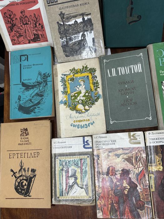 Продам книги 2000 тг каждая