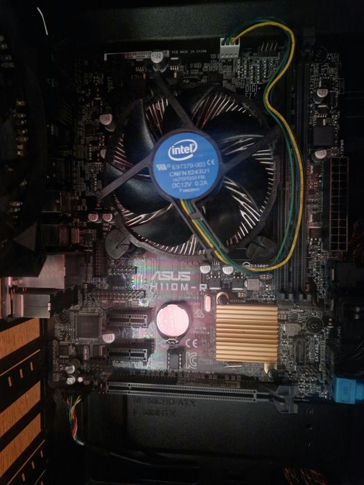 Placa de baza asus h110 m-r +procesor i5 7400
Perfect functional 
Fara defecte 
Se poate adauga si 8 gb ram si o carcasa aqirys thuban pt 150 lei
Nu t
