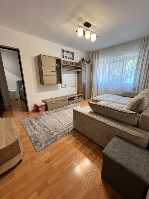 Vând apartament 3 camere Oradea