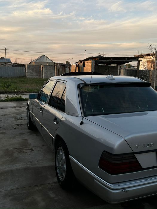 Mercedes-Benz w124