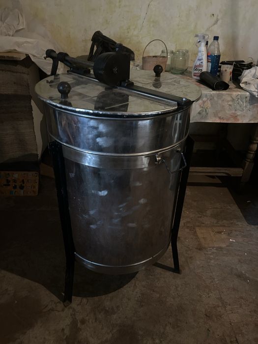 Центрофуга за мед