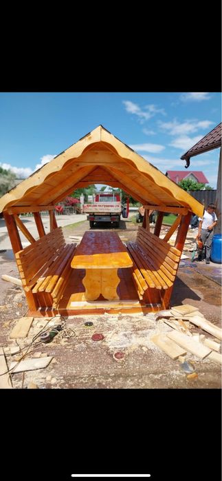 Facem foisoare din lemn masiv acoperit cu tegola prins in suruburi