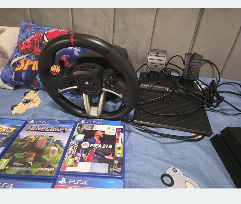 Vand pachet ps 4 cu multe jocuri volan pedale,2 controlere