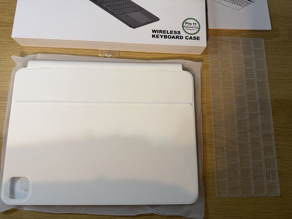 Husă cu Tastatură pentru iPad Pro 11” GOOJODOQ A1901 Bluetooth RGB Touchpad Albă
