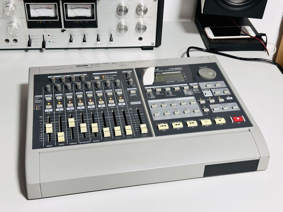 Mixer ROLAND VS-880,procesor de efecte,editor digital,mufe RCA,SCSI