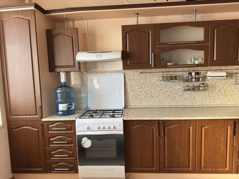 Продам кухню угловую