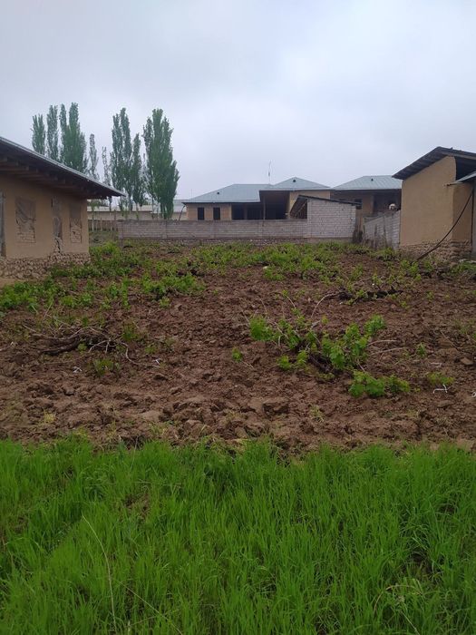 Yer uchastka sotiladi remont qilsa yashasa boladi