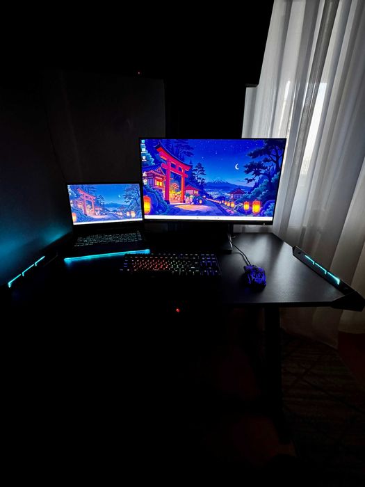 Configurare Gaming  Asus ROG Strix i7  Monitor Asus 70cm  Birou Carbon