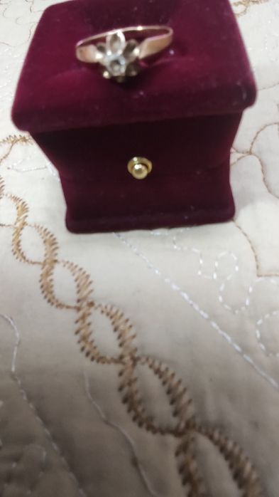 Продается золотое кольцо