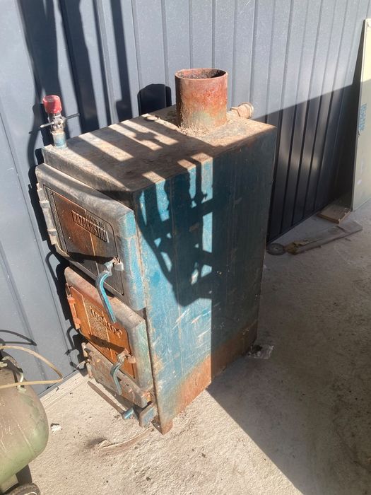 Продам угольные печи 2 шт 350м²