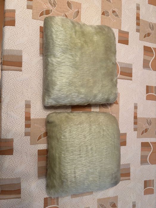 Възглавница с вълнена калъфка