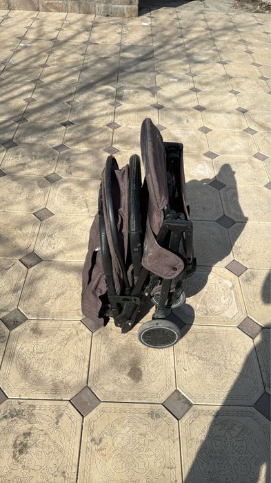 Продам прогулочную коляску