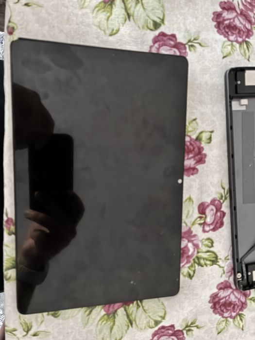 Tabletă Mediacom 10.1” pentru piese – pornea, fără baterie