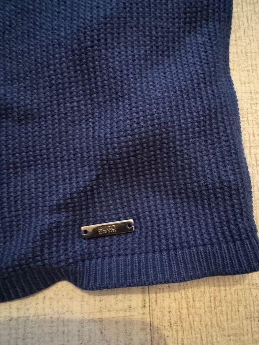 Продавам два пуловера на BOSS и BOSS orange