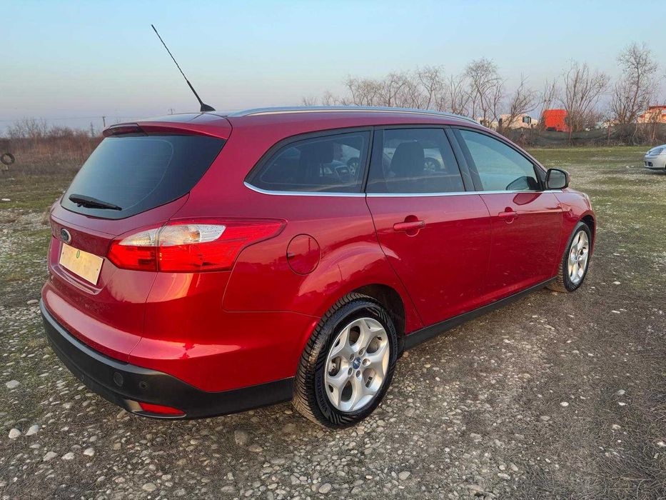 Ford Focus TITANIUM /// 1.6 diesel /// Full led /// Park assist///