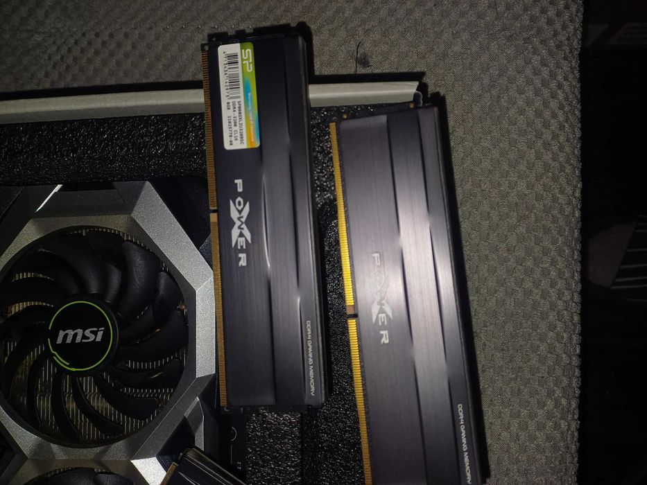 Продавам компютърни части