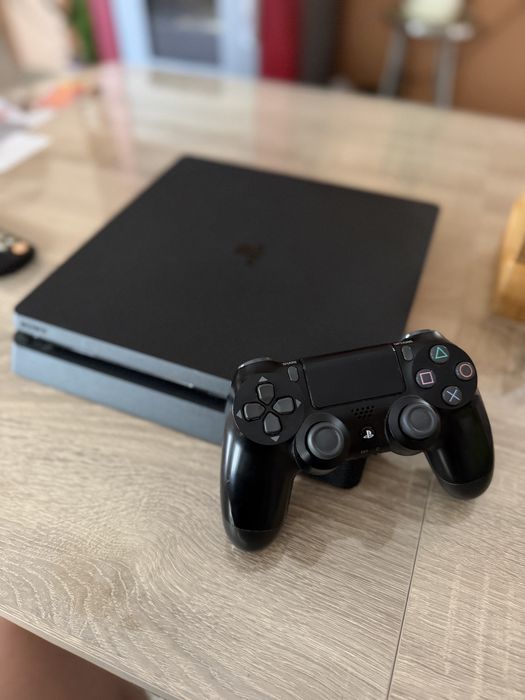 PS4 Slim 500GB – Топ състояние!