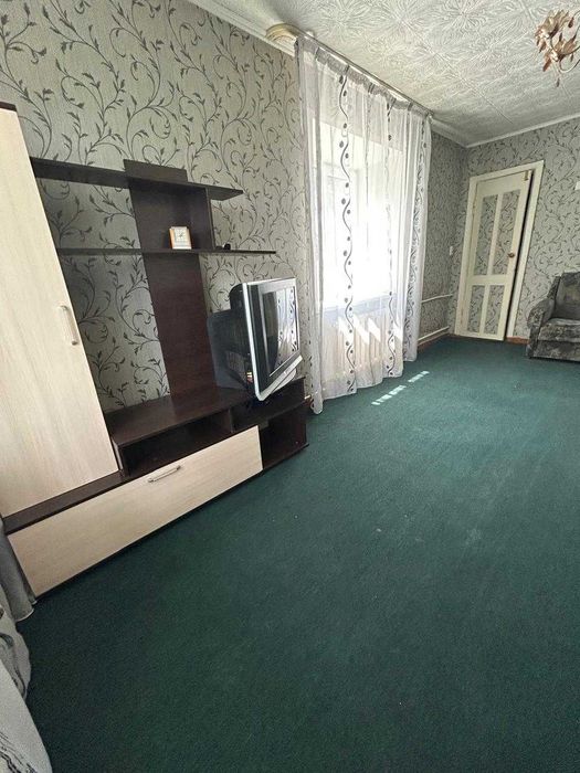 Продам 1,5 в районе магазина Колос