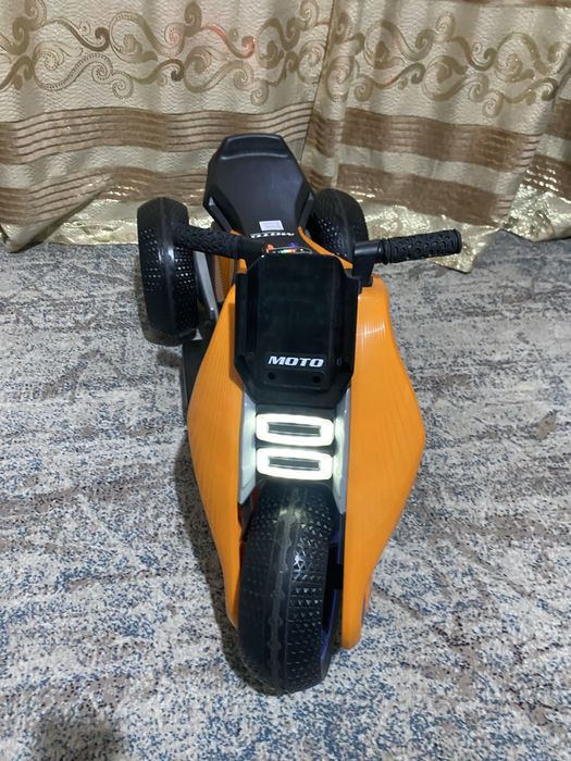 Bolalar elektr mototsikli (3 g'ildirakli) — Holati ideal!