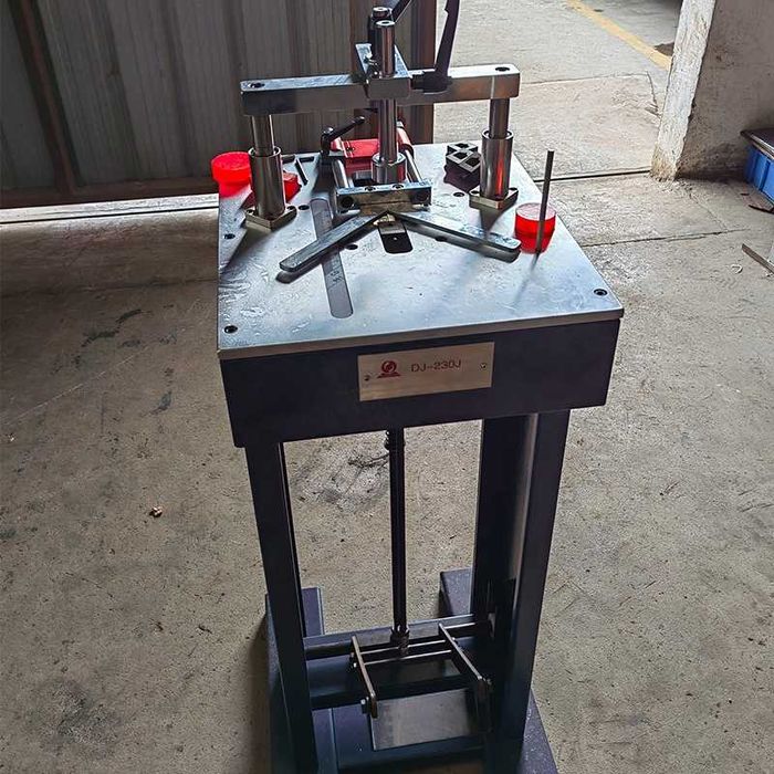 Echipament realizare rame – tăiere și îmbinare rame tablouri  oglinzi