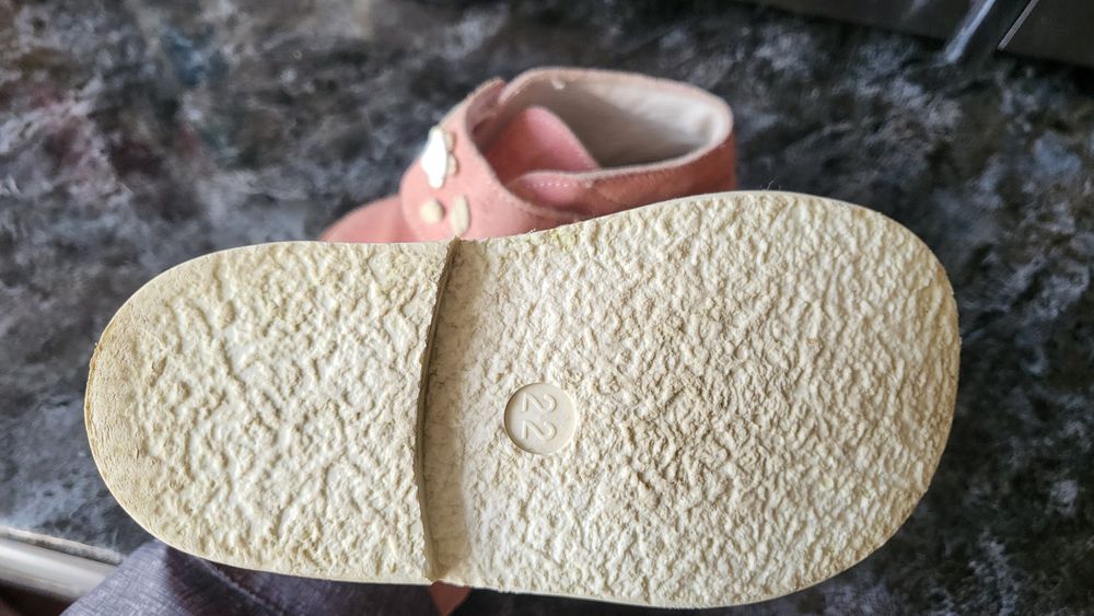 Ghete fetite  marimea 22