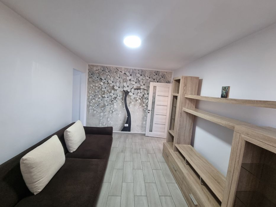 3 camere | Renovat complet | Mobilat & utilat | Lângă Colegiul „Mihail Sadoveanu” | Pod pe toată suprafața