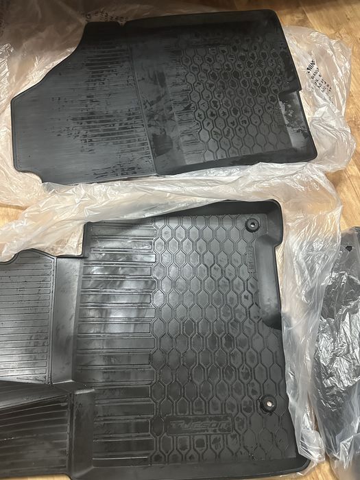 Продам оригинальные полики Tucson