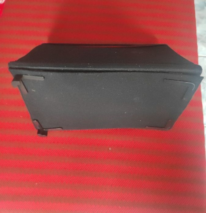 Husă pentru tabletă, cu diferite poziții de vizionare și suport.
Husa