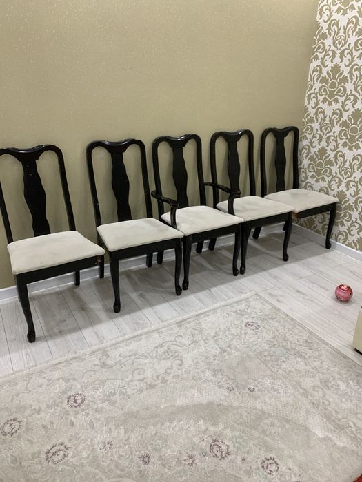 Стол со стульями