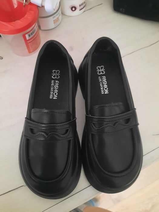 Продам обувь на девочку