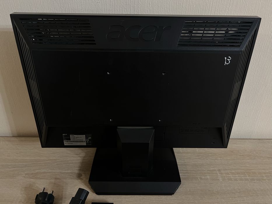 Монитор 19" Acer V193W