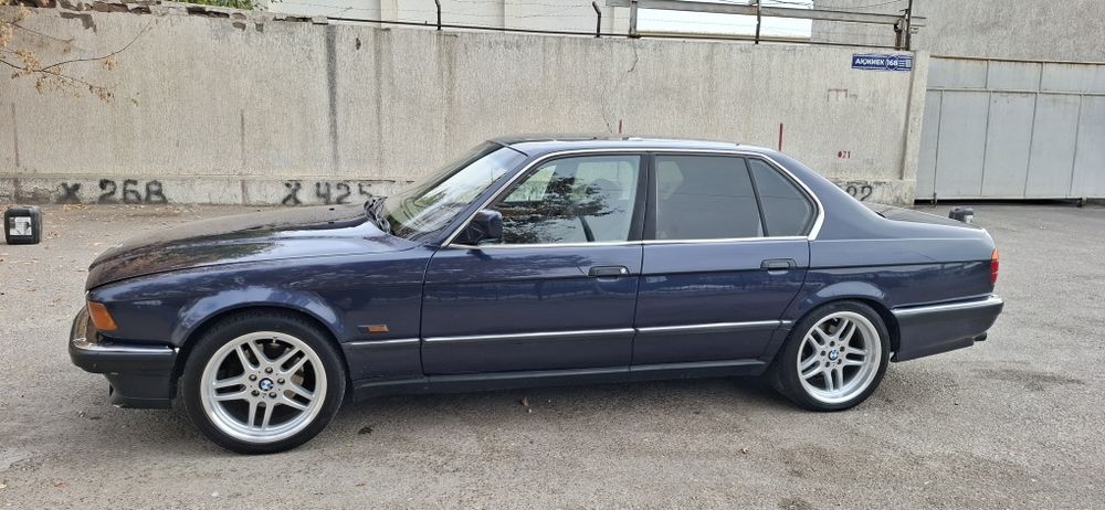 BMW E32 V8 объем 4.0